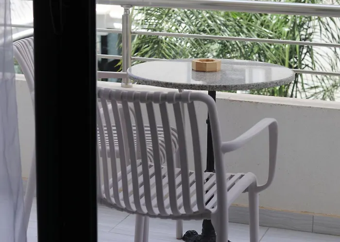 Ionian Blue Ii Daire *